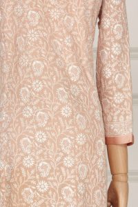 Peach floral embroidered kurta set by Patine (3)