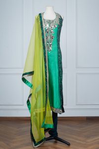 Green embroidered kurta set by Archana Kochhar (1)
