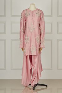 Pink embroidered kurta set by Anamika Khanna (1)