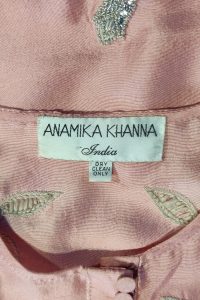 Pink embroidered kurta set by Anamika Khanna (5)