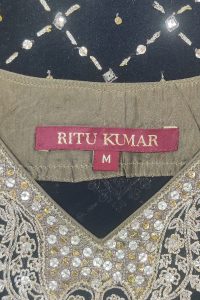 Black thread and sequin embroidered kurta set by Ritu Kumar (4)