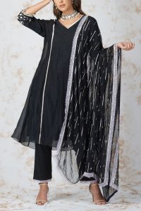 Black sequinned kurta set (1)