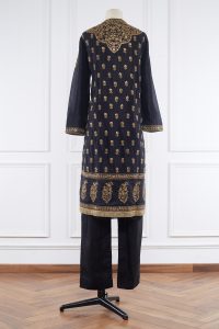 Black floral and paisley embroidered kurta set by Ritu Kumar (3)