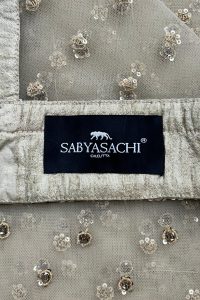 Neutral floral embroidered lehenga set by Sabyasachi (4)
