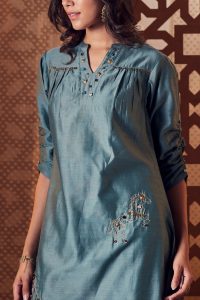 Turquoise gem embroidered kurta set by Charkhee (3)