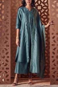 Turquoise stud embroidered kurta set by Charkhee (1)