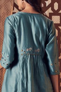 Turquoise stud embroidered kurta set by Charkhee (4)